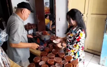 Lonjakan Pesanan Kue Keranjang di Tasikmalaya, Simbol Keberuntungan Jelang Imlek 2025