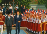 Ilustrasi - Presiden Prabowo Subianto dan Prancis Emmanuel Macron berjalan di halaman Istana Merdeka, Jakarta, Rabu (28/5/2025).
