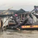 Image Credit Walda Marison/Antara - TNI AL bersama masyarakat sekitar membongkar pagar laut di kawasan Tanjung Pasir, Kabupaten Tangerang, Banten, Sabtu (18/1/2025).