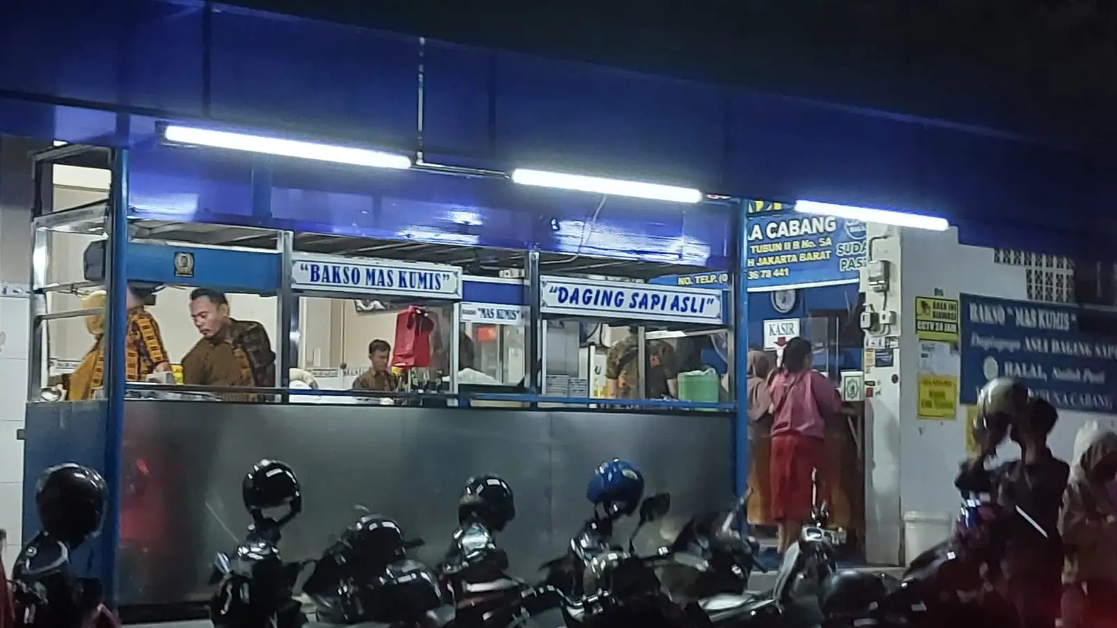 Image Credit Annisa Amalia Zahro /Disway.id - Bakso Viral Palmerah.