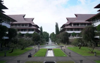 Mahasiswi Fakultas Seni Rupa dan Desain Institut Teknologi Bandung (FSRD ITB) berinisial SSS dibebaskan dari Bareskrim Polri pada Minggu, 11 Mei 2025 malam.(Dok.ITB)