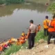 Image Credit Rino Fajar Setiawan/Beritasatu - Warga Pondok Gede Permai (PGP), Kota Bekasi, Jawa Barat, digemparkan dengan penemuan tujuh mayat mengambang di Kali Bekasi, Minggu, 22 September 2024 pagi.