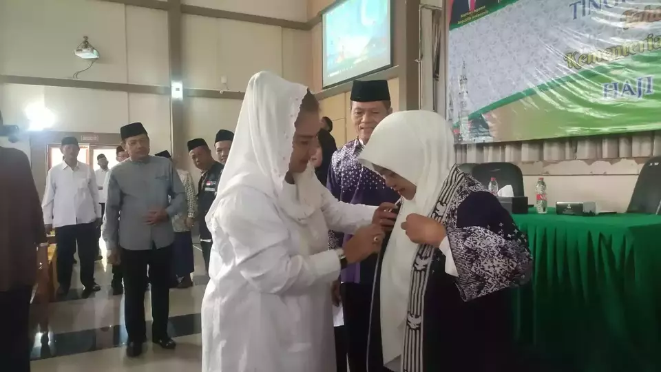 Image Credit Widy Wicaksono/ Beritasatu.com - Wali Kota Semarang Hevearita Gunaryanti Rahayu saat pelepasan calon jemaah haji 2024, di Surabaya, Sabtu, 11 Mei 2024.