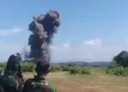 Ledakan dari pemusnahan amunisi tidak layak pakai di wilayah Kecamatan Cibalong, Kabupaten Garut, Jawa Barat, menyebabkan belasan orang meninggal dunia. ( Dok TNI AD)