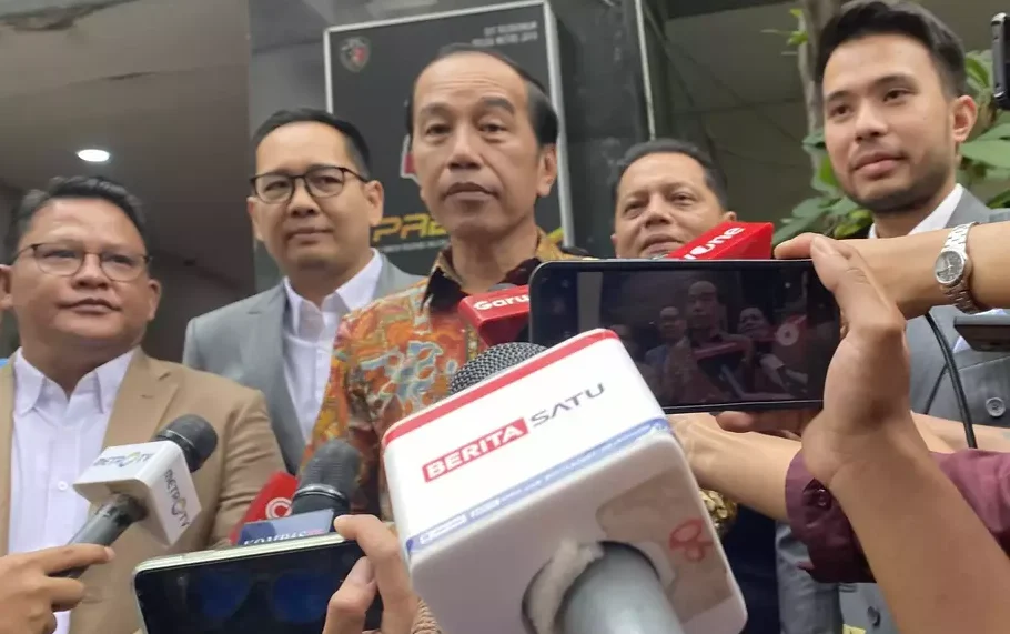 Presiden ke-7 Jokowi seusai pemeriksaan kasus ijazah palsu di Polda Metro Jaya, Jakarta, Rabu, 30 April 2025. (Beritasatu/Ichsan Ali)