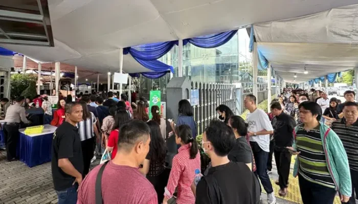 Ribuan Jemaat Padati Gereja Katedral Jakarta Saat Ibadah Jumat Agung 2025