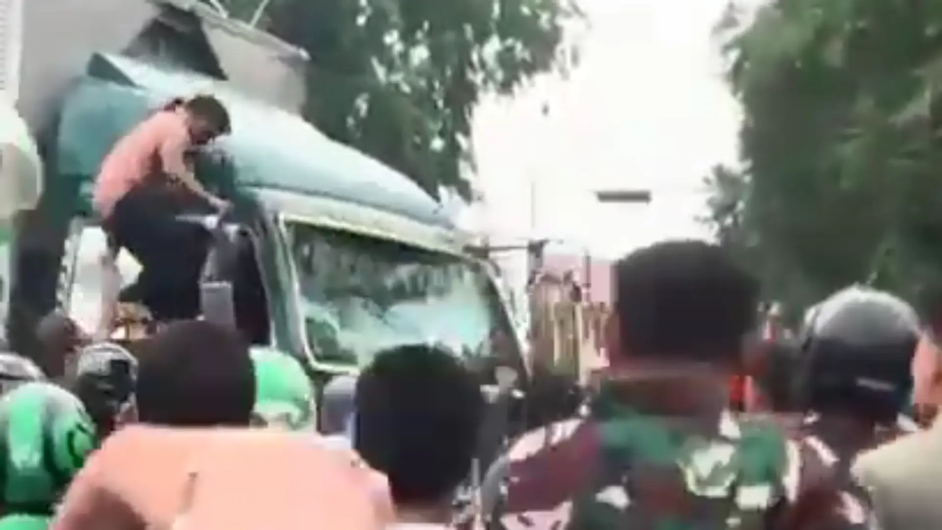 Image Credit Istimewa - Supir Truk Ugal Ugalan Di Tangerang.