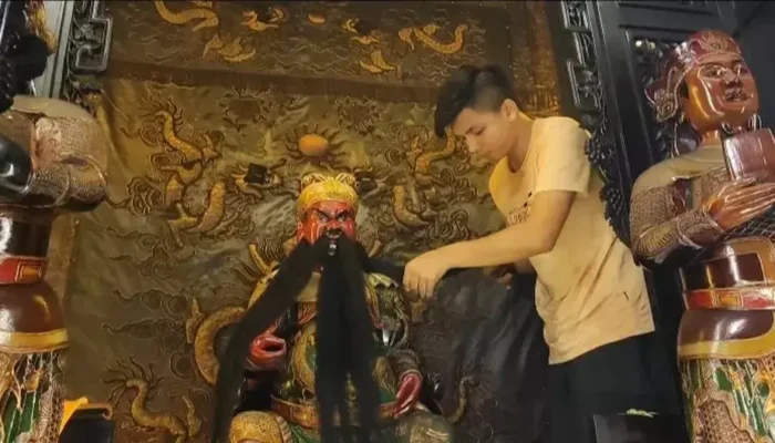 Umat Konghucu di Pangkalpinang Gelar Ritual Cuci Patung Dewa Sambut Imlek 2576