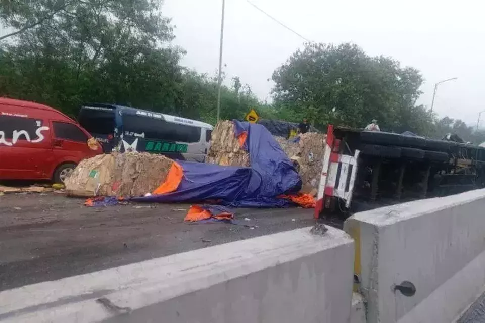 Image Credit Jasa Marga - Jasa Marga mempercepat upaya penanganan terkait kecelakaan truk yang terjadi di ruas Tol Cipularang.