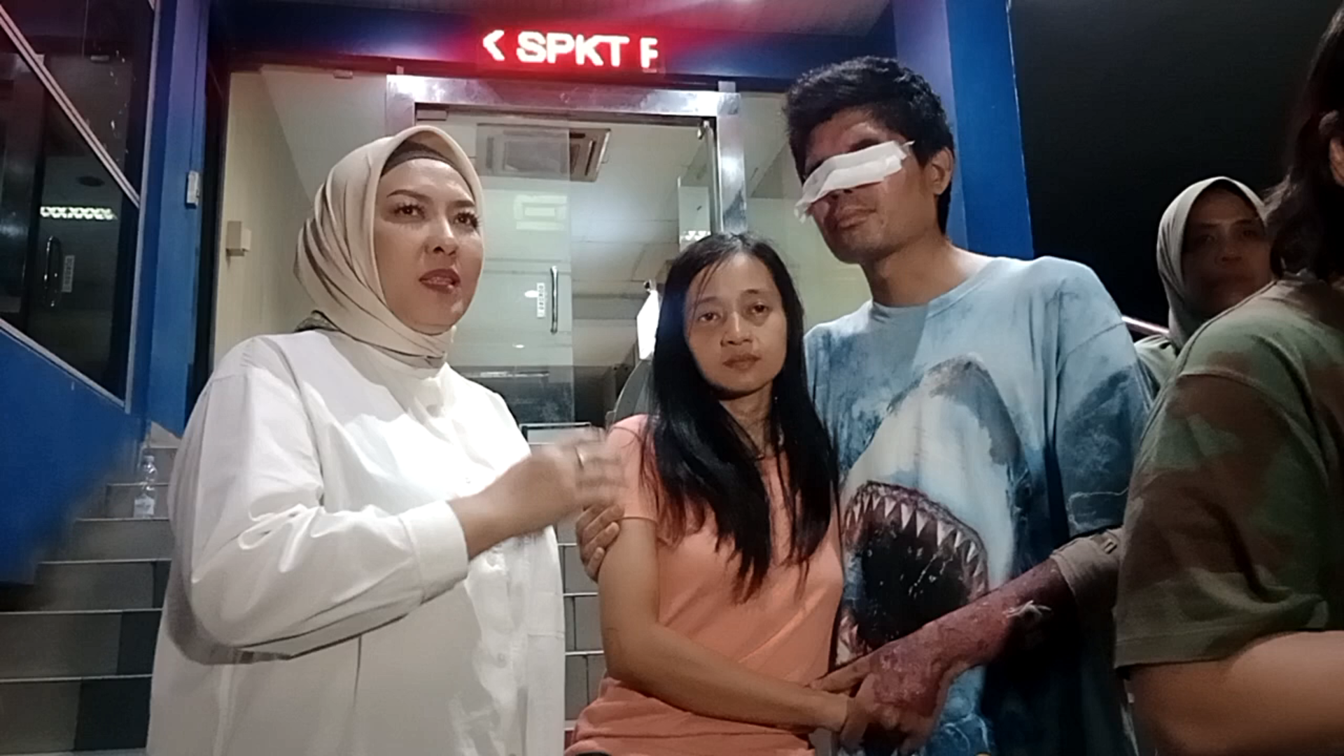 Image Credit Istimewa - Farhat Abbas Temani Agus Laporkan Novi Ke Polda Terkait Uang Donasi.
