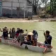 Image Credit Jamaah/Antara - Warga Dukuh Mintreng, Desa Baturagung, Kecamatan Gubug, Kabupaten Grobogan terisolasi akibat tanggul Sungai Tuntang jebol.