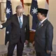 Image Credit AP - Perdana Menteri Australia Anthony Albanese mengarahkan jalan ke menteri pertahanan dan presiden terpilih Indonesia Prabowo Subianto di gedung parlemen di Canberra, Australia, Selasa, 20 Agustus 2024.