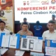 Image Credit Istimewa - Konferensi pers di Mapolresta Cirebon terkait kasus investasi bodong yang menjerat seorang ibu rumah tangga berinisial LA.