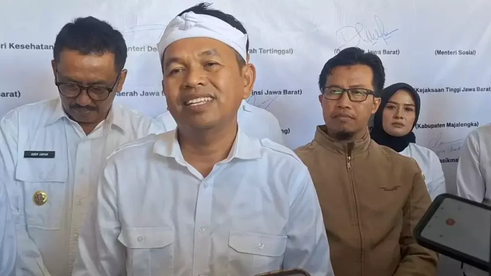 Gubernur Jabar Dedi Mulyadi saat berada di Kota Bandung, Senin 28 April 2025. (Beritasatu/Aep)