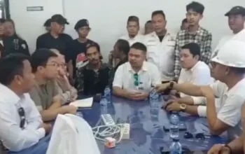 Tangkapan layar video viral saat pengusaha lokal di Cilegon palak proyek Rp 5 T ke PSN milik Chandra Asri. (Istimewa)