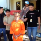 Image Credit Sopian Hadi/Beritasatu - Polsek Kuta Selatan saat menghadirkan seorang mantan karyawan berinisial EL (59) karena membakar vila bos tempatnya dahulu bekerja di kawasan Pecatu, Badung, Bali.
