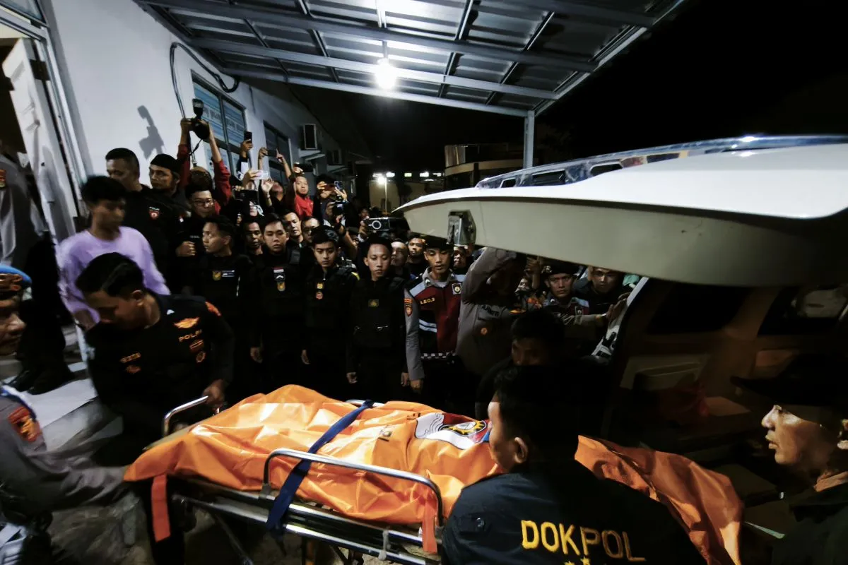 Imaga Credit Dian Hadiyatna/Antara - Salah satu jenazah polisi yang gugur saat bertugas saat penggerebekan judi sabung ayam di Kabupaten Way Kanan. Lampung, Selasa (18/3/2025).