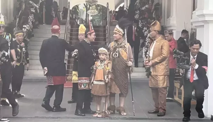 Gibran dan Jan Ethes Tampil Serasi dengan Busana Adat Papua di Upacara HUT ke-79 RI