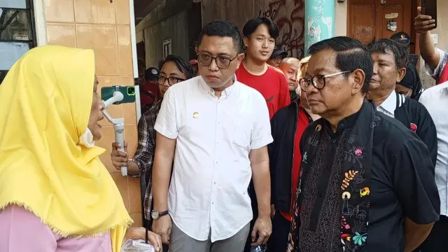 Calon Gubernur Jakarta Pramono Anung bersama Anggota DPRD Jakarta Brando Susanto di kawasan Sunter, Jakarta. (Istimewa).