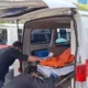 Image Credit Rino Fajar Setiawan/Beritasatu - Petugas tengah mengevakuasi korban kecelakaan yang terjadi Jalan Ahmad Yani, Bekasi, Jawa Barat, Rabu, 13 November 2024. Kecelakaan yang melibatkan truk boks dengan sepeda motor ini menewaskan dua orang.