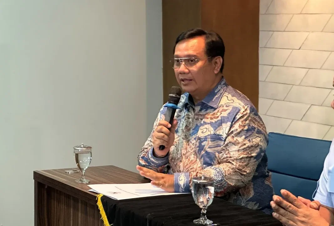 Anggota Ombudsman RI Yeka Hendra Fatika saat memberikan keterangan usai melakukan rapat koordinasi di Kantor Ombudsman RI, Jakarta, Rabu (14/5/2025). (Antara/Rio Feisal)