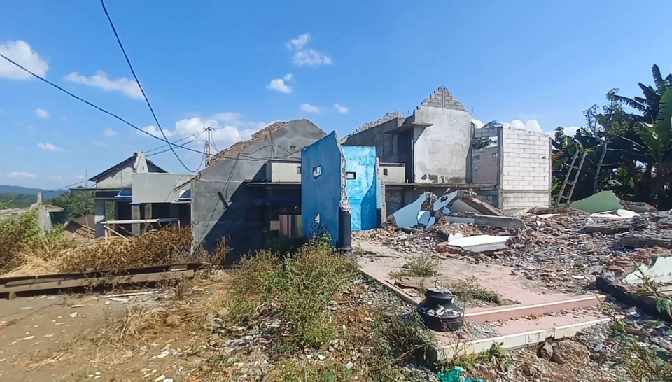 Images Credit Hanes Walda Mufti Utomo/Beritasatu.com - Kondisi tempat kejadian warga tewas tertimpa rumah di Dusun Geneng, Desa Kandangan, Kecamatan Bawen, Kabupaten Semarang, Jawa Tengah,