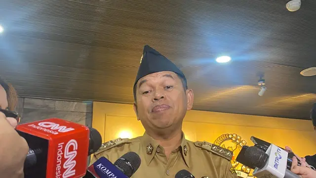 Gubernur Jawa Barat Dedi Mulyadi di Kompleks Parlemen, Senayan, Jakarta, Selasa (29/4) (Muhammad Genantan Saputra/Merdeka)