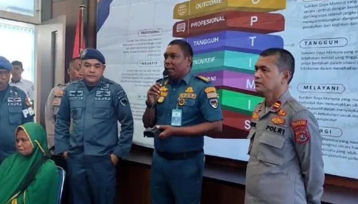 Petugas KSOP yang Tendang Dagangan Emak-emak di Pelabuhan Kendari Minta Maaf Usai Viral