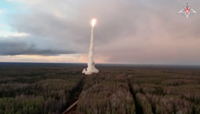 Putin Saksikan Simulasi Serangan Nuklir Rusia, Tunjukkan Kesiapan Hadapi Ancaman Global