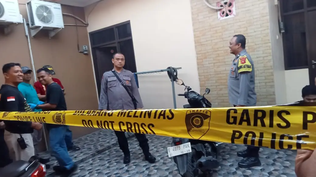 Image Credit Dedi Haryadi / Radarcirebon.com - Penemuan mayat perempuan muda yang diduga korban pembunuhan terjadi sebuah kamar kos di Blok Pulomas, Kecamatan Kedawung, Kabupaten Cirebon, Kamis 9 Mei 2024.