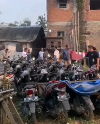 Puluhan motor diduga hasil penarikan debt collector ilegal di Kota Bogor. (Instagram/@polrestabogorkota)