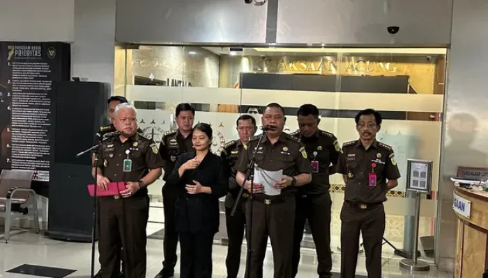 Kejaksaan Agung Sita Uang Rp5,5 Miliar dan Ratusan Helm dari Kasus Korupsi Minyak Goreng