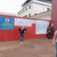 Image Credit Dede Adhitama/Beritasatu - Pekerja PT Yihong Novatex Indonesia, datangi pabrik mencari informasi terkait PHK, Cirebon, Jawa Barat, pada Minggu, 6 April 2025.