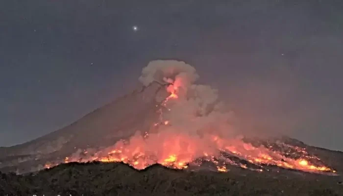 Gunung Merapi Muntahkan Guguran Lava dan Gempa, Status Siaga Masih Ditetapkan