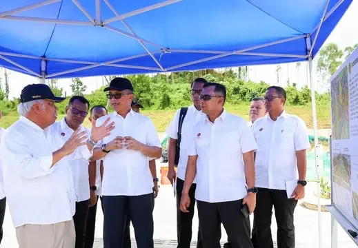 Kepala Otorita Ibu Kota Nusantara (IKN) Basuki Hadimuljono mendampingi Wakil Kepala Badan Intelijen Negara (BIN) Imam Sugianto, berkeliling ke IKN pada Selasa (22/04/2025). (Dok Otorita IKN)