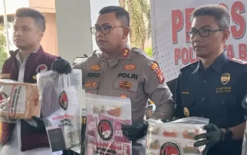 Polres Bandara Soekarno Hatta dan Bea Cukai Bandara Soekarno Hatta, mengagalkan percobaan penyelundulan narkoba jenis ganja berbentuk permen, melalui kargo setempat. (Liputan6/Pramita Tristiawati).