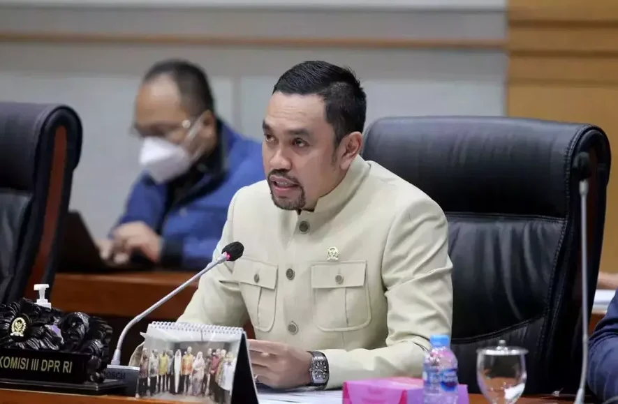Wakil Ketua Komisi III DPR Ahmad Sahroni mendesak polri dan Kemenkomdigi segera menyelidiki dan menindak grup Facebook bernama Fantasi Sedarah terkait dugaan konten menyimpang. (Beritasatu/Yustinus Patris Paat)