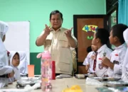 Prabowo Tanggapi Kritikan Program Makan Bergizi Gratis, Sentil Profesor yang Nyinyir