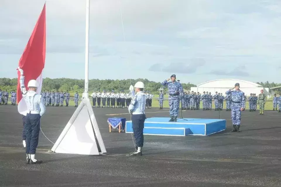 Image Credit Humas Lanud RSA/Antara - Upacara pengibaran bendera setengah tiang di Lanud RSA Natuna.