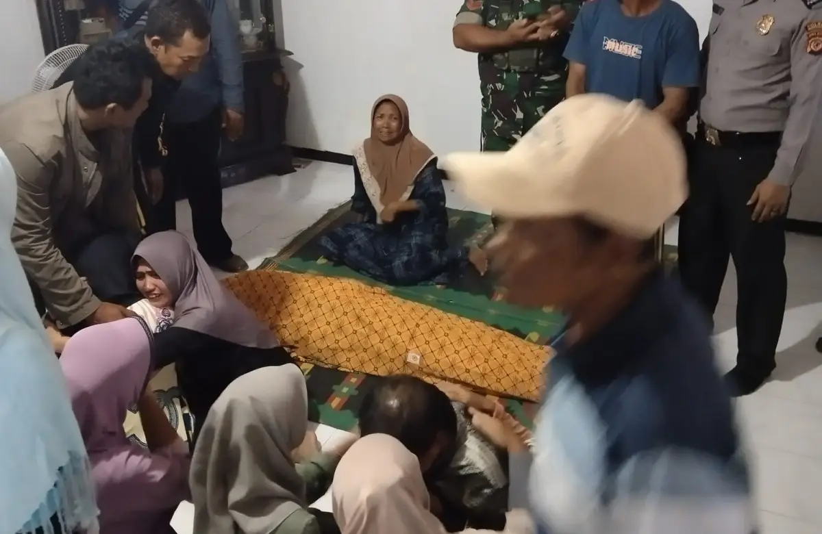 Image Credit Adun Sastra/Radarcirebon.com - Seorang wanita muda berusia 22 tahun bernama Anita ditemukan tewas di dalam kamar kosnya di Blok Pulomas, Kecamatan Kedawung, Kabupaten Cirebon, Jawa Barat, pada Kamis (9/5/2024).
