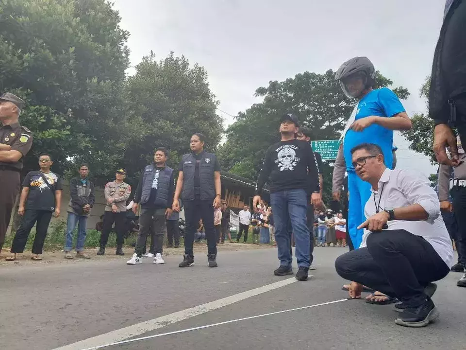 Image Credit Widy Wicaksono/Beritasatu - Suasana rekonstruksi penembakan Gamma yang dilakukan Aipda Robig di depan Alfamart Kalipancur, Kecamatan Ngaliyan, Kota Semarang, Senin 30 Desember 2024.