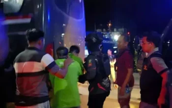 Pemindahan napi Lapas Narkotika Muara Beliti, Sumatera Selatan ke Lapas Nusakambangan, Cilacap, Jawa Tengah, Minggu (11/5/2025). (Antara/Ditjen Pemasyarakatan)