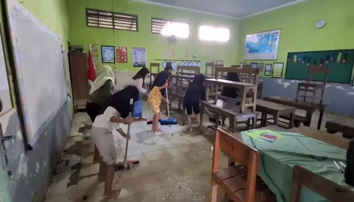 Banjir Akibat Tanggul Jebol Ganggu Kegiatan Belajar Mengajar di Pati, Jawa Tengah
