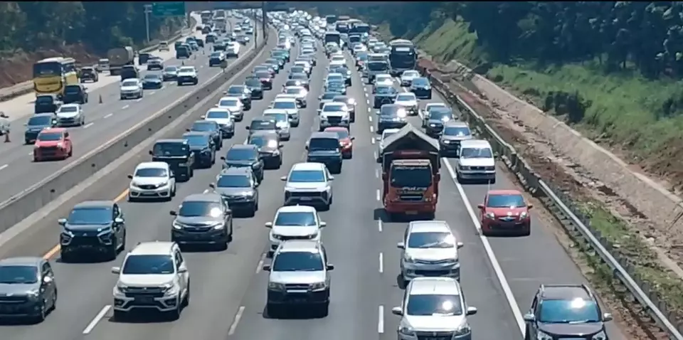 Image Credit Usman/Beritasatu - lalu lintas Tol Jakarta-Cikampek.