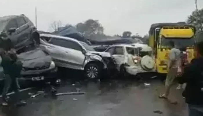 Kecelakaan Beruntun di Tol Cipularang KM 92, 17 Kendaraan Terlibat, 1 Orang Tewas