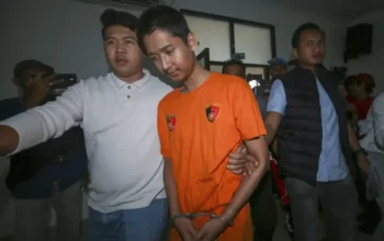 Image Credit Agus Apriyanto - Suami dari Cut Intan Nabila, Armor Toreador saat dihadirkan konferensi pers terkait KDRT terhadap istrinya di Polres Kabupaten Bogor, Selasa, (14/8/2024).