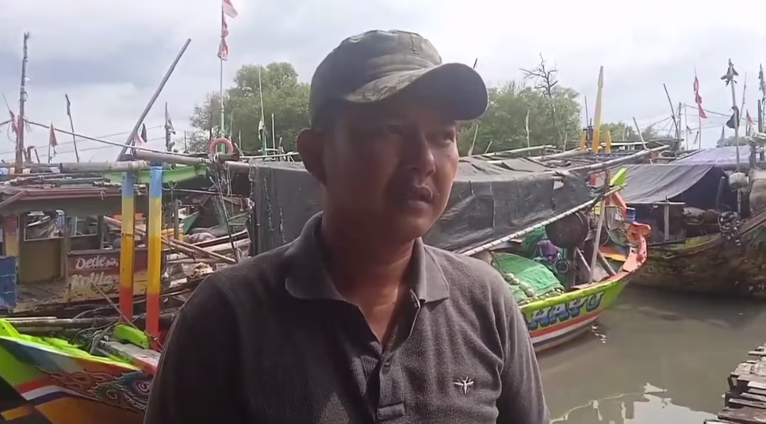Image Credit Istimewa - Seorang nelayan di Pakuhaji mengaku bingung soal keputusan menunda pembongkaran pagar laut sepanjang 30,16 kilometer di Pesisir Kabupaten Tangerang, Banten.