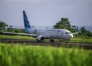 Image Credit Andri Saputra/Antara - Pesawat Garuda bersiap lepas landas di Bandara Sultan Babullah Ternate, Maluku Utara, Kamis, 28 November 2024.