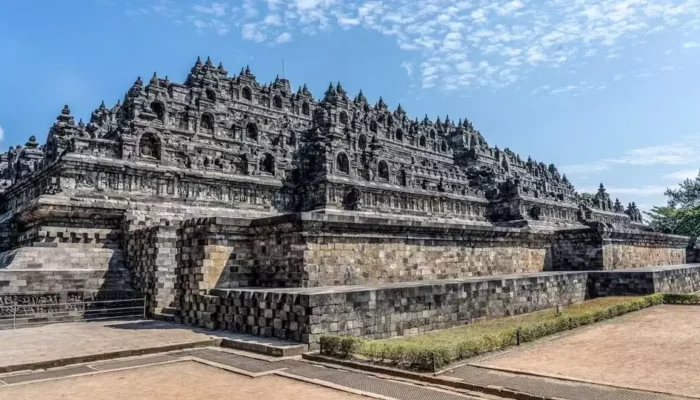 Wisata Religi Magelang: Destinasi Spiritual yang Wajib Dikunjungi saat Isra Miraj dan Imlek