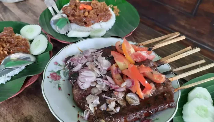 Sate Bagong Kediri: Kuliner Pedas yang Menggoda, Selalu Ramai Pengunjung!